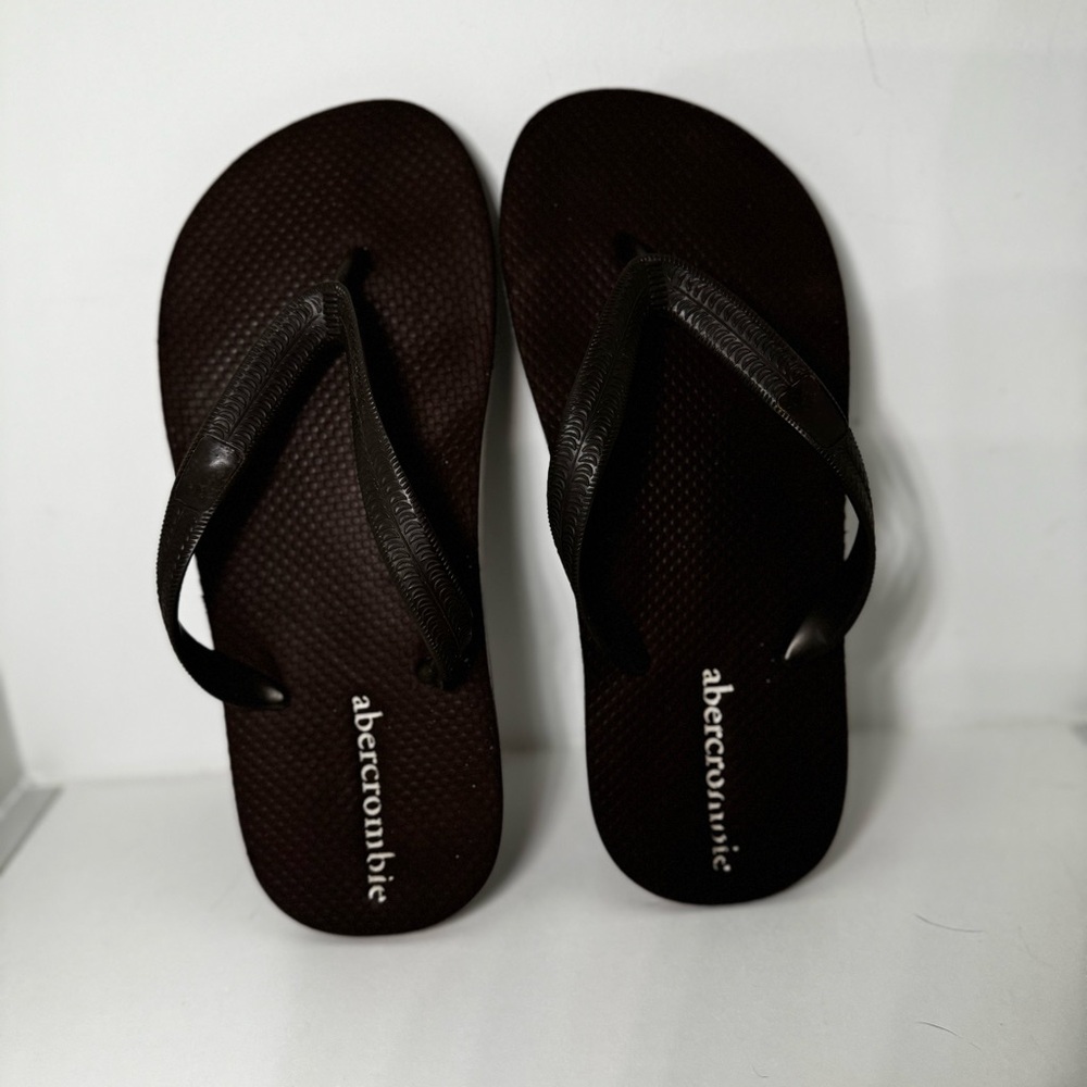 Abercrombie sliders (roughly fits size :8)